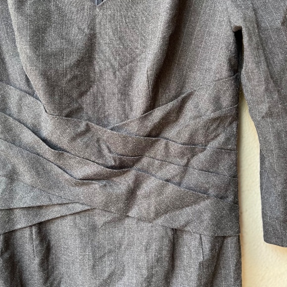 Liz Claiborne grey pinstripe dress size 8 1/2 sleeve - Picture 7 of 9